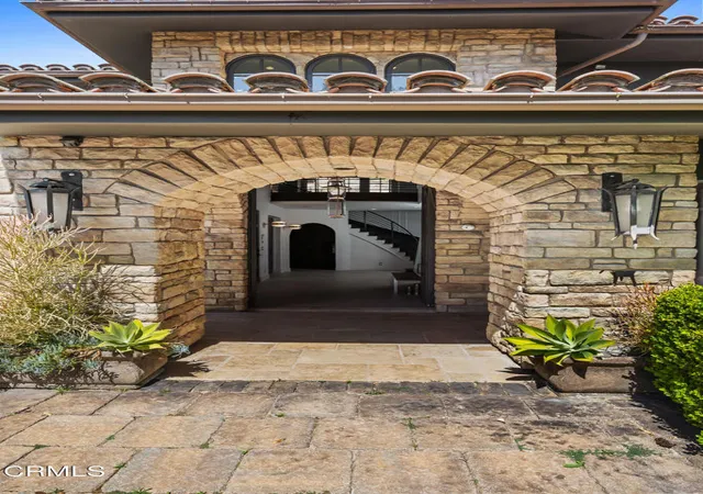 4th image of 330 E Mountain Dr, Santa Barbara, CA 93108 | MLS# V1-35605