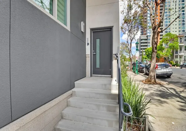 Photo 2 of Sale Pending at 425 W Beech St #226, San Diego, CA 92101 | MLS# PTP2602536 | Listing updated on 2026-09-23