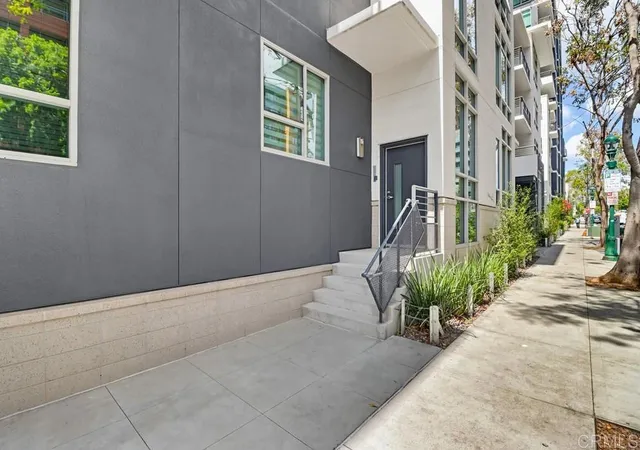 Photo 3 of Sale Pending at 425 W Beech St #226, San Diego, CA 92101 | MLS# PTP2602536 | Listing updated on 2026-09-23