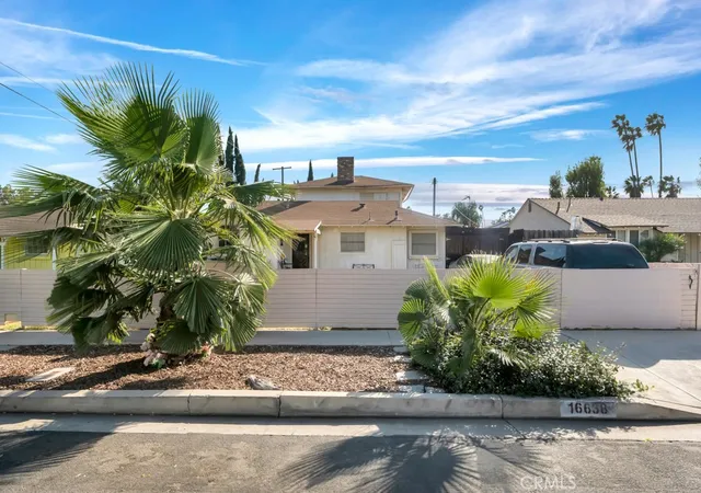 Photo 2 of Sale Pending at 16638 Wyandotte, Van Nuys, CA 91406 | MLS# SR26073245 | Listing updated on 2026-10-02