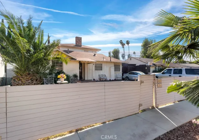 Photo 3 of Sale Pending at 16638 Wyandotte, Van Nuys, CA 91406 | MLS# SR26073245 | Listing updated on 2026-10-02