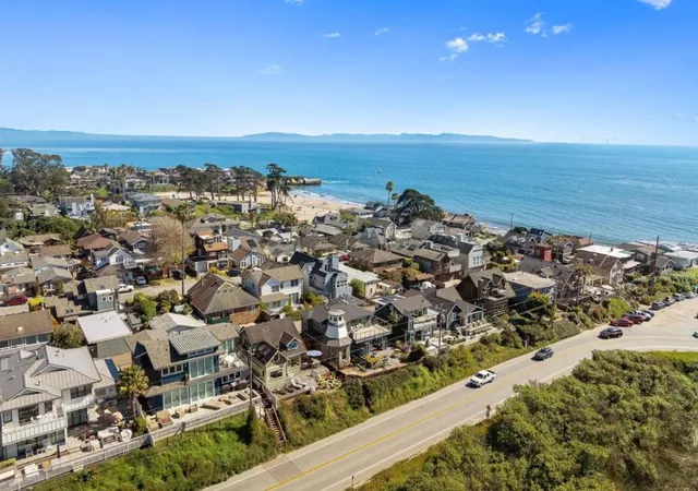 Homes for sale in Santa Cruz, CA | 2974 E Cliff Dr, Santa Cruz, CA 95062 | MLS# ML82041622