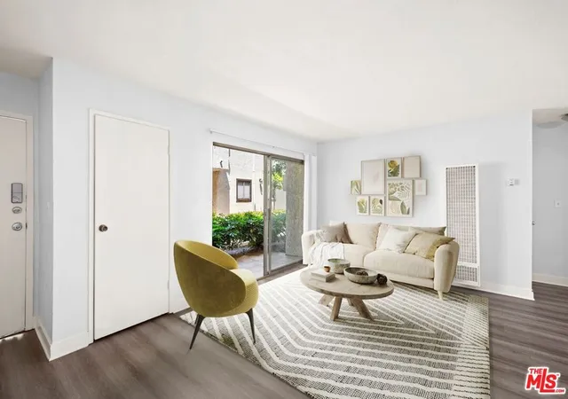 3rd image of 18530 Hatteras St #115, Tarzana, CA 91356 | MLS# 26673277