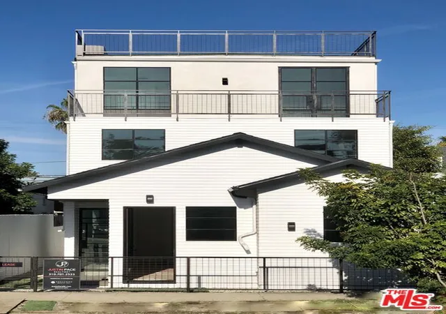 2nd image of 1317 Cabrillo Ave, Venice, CA 90291 | MLS# 26673499