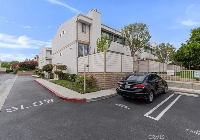 4th image of 10231 Independence #C17, Chatsworth, CA 91311 | MLS# SR26074101