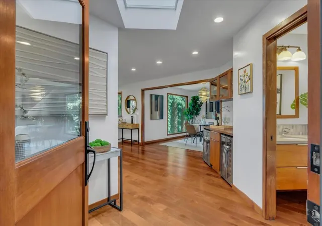 3rd image of 12 Summit Rd, Woodside, CA 94062 | MLS# ML82041849