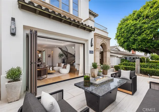 Photo 2 of Single family home for sale at 222 Orchid Ave, Corona Del Mar, CA 92625 | MLS# LG26073086 | Listing updated on 2026-10-04