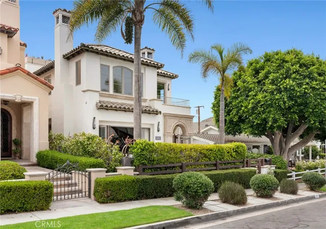 Photo 3 of Single family home for sale at 222 Orchid Ave, Corona Del Mar, CA 92625 | MLS# LG26073086 | Listing updated on 2026-10-04