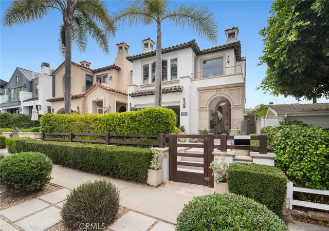 Photo 3 of Single family home for sale at 222 Orchid Ave, Corona Del Mar, CA 92625 | MLS# LG26073086 | Listing updated on 2026-10-04