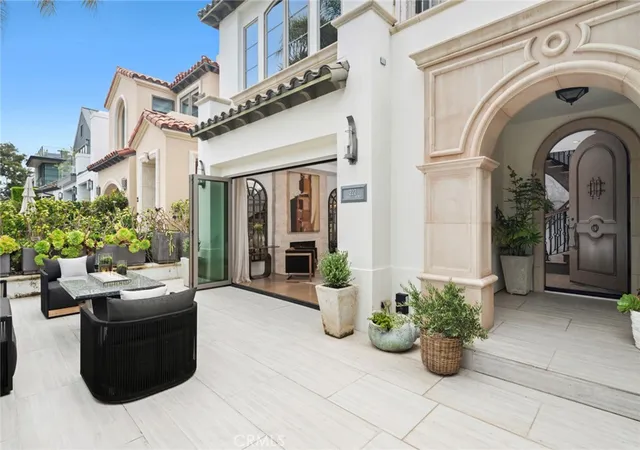Photo 4 of Single family home for sale at 222 Orchid Ave, Corona Del Mar, CA 92625 | MLS# LG26073086 | Listing updated on 2026-10-04