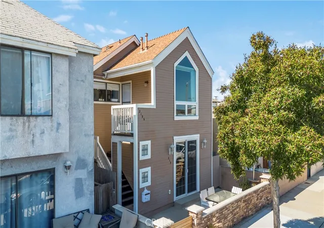 1st image of 219 32nd St, Newport Beach, CA 92663 | MLS# PW26074221