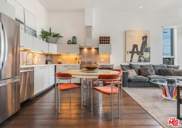 3rd image of 751 N Fairfax Ave, Los Angeles, CA 90046