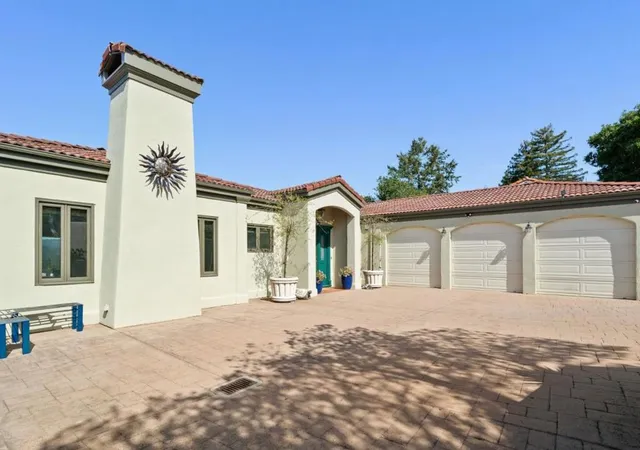 Photo 2 of Single family home for sale at 17 Kite Hl Rd, Santa Cruz, CA 95060 | MLS# ML82041929 | Listing updated on 2026-10-12