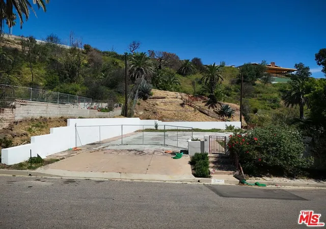Photo 1 of Land for sale at 850 Jacon Way, Pacific Palisades, CA 90272 | MLS# 26676479 | Listing updated on 2026-09-30
