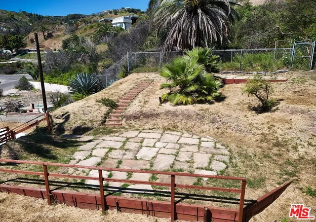 Photo 4 of Land for sale at 850 Jacon Way, Pacific Palisades, CA 90272 | MLS# 26676479 | Listing updated on 2026-09-30
