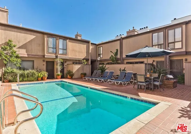 2nd image of 853 Larrabee St, West Hollywood, CA 90069