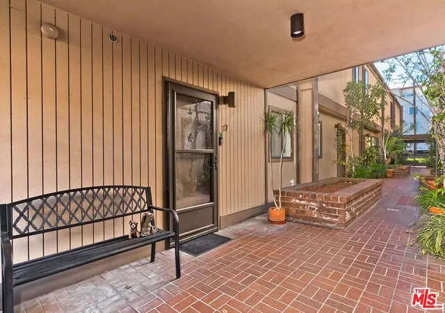 2nd image of 853 Larrabee St #7, West Hollywood, CA 90069 | MLS# 26675903