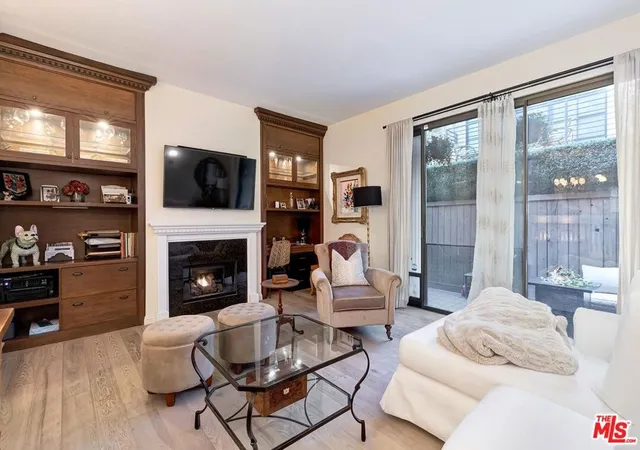 3rd image of 853 Larrabee St, West Hollywood, CA 90069