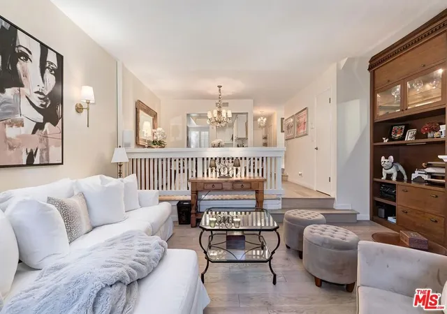 5th image of 853 Larrabee St, West Hollywood, CA 90069