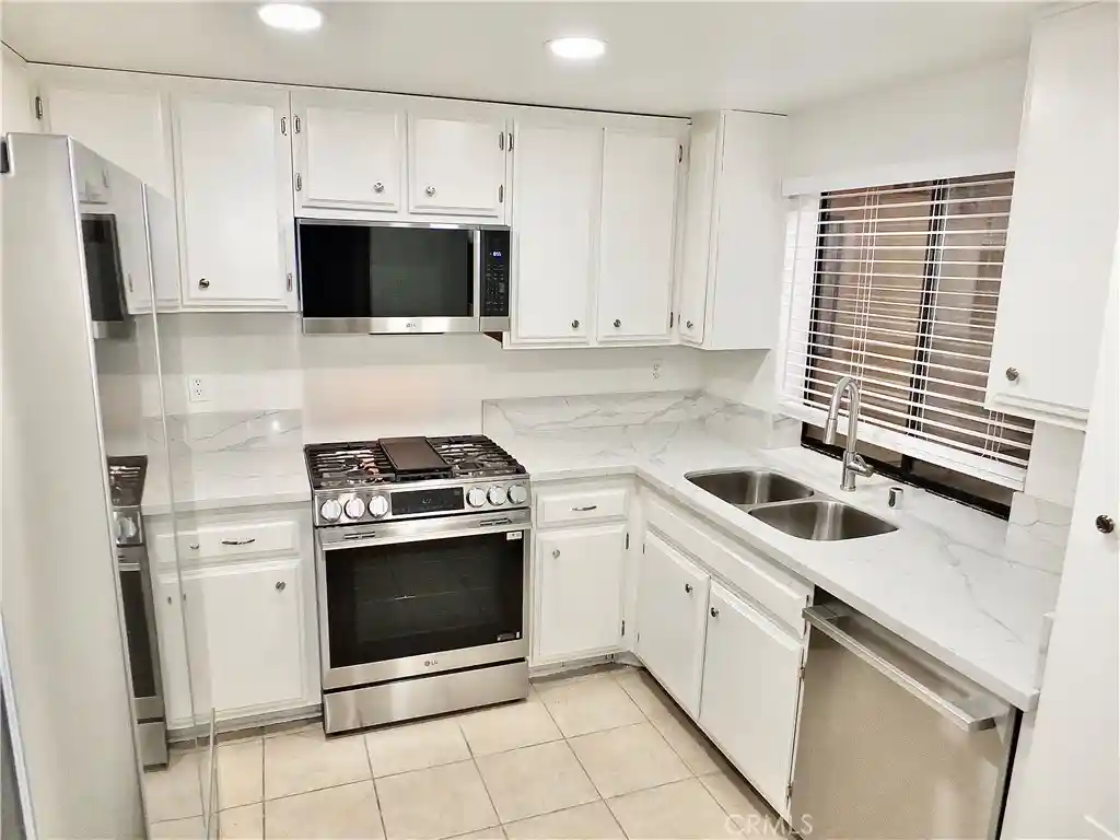 Listing Photo 1 - Condo for sale in 2510 E Willow located at 2510 E Willow, Signal Hill, CA 90755 - Unit #102