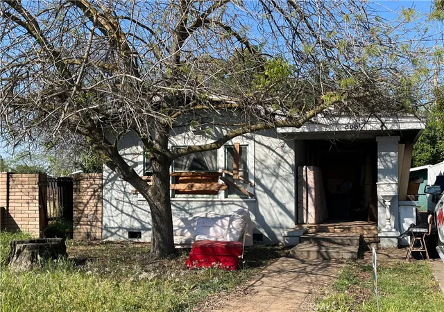 Homes for sale in Visalia, CA | 805 S Court St, Visalia, CA 93277 | MLS# CV26072345