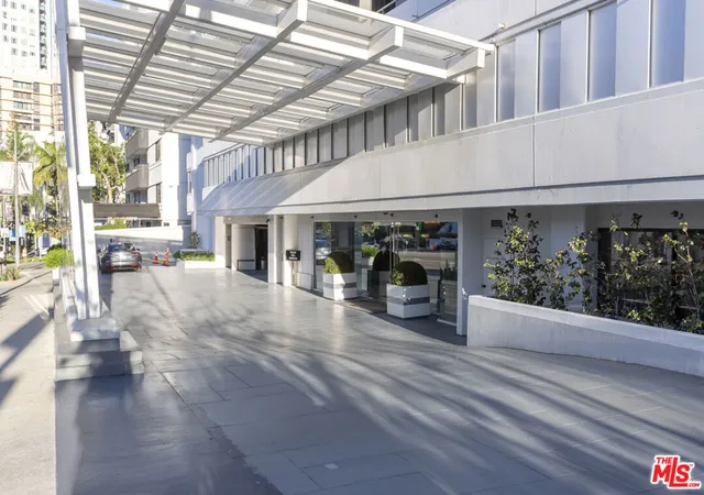3rd image of 10660 Wilshire Blvd #1207, Los Angeles, CA 90024 | MLS# 26677891