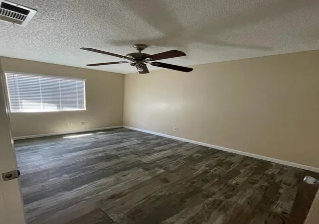 Listing Photo 2 - Condo for sale in building located at 6414 El Dorado Ave, Yucca Valley, CA 92284 - Unit #