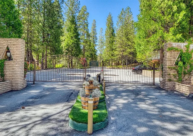 2nd image of 180 Grass Valley #42, Lake Arrowhead, CA 92352 | MLS# IV26073664