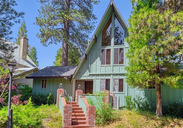 Photo 3 of Single family home for sale at 180 Grass Valley #42, Lake Arrowhead, CA 92352 | MLS# IV26073664 | Listing updated on 2026-10-01
