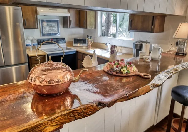Photo 4 of Single family home for sale at 180 Grass Valley #42, Lake Arrowhead, CA 92352 | MLS# IV26073664 | Listing updated on 2026-10-01