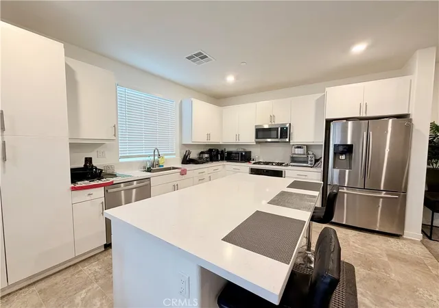 5th image of 16584 Poppy Seed Ln, Fontana, CA 92336 | MLS# DW26075137