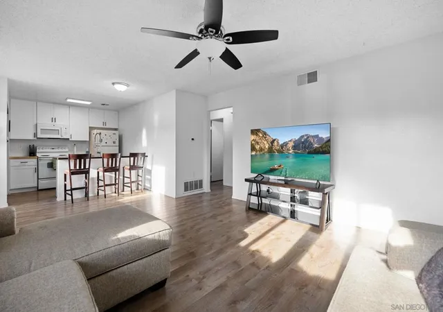 4th image of 12156 Wintergreen Dr, Lakeside, CA 92040