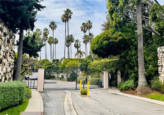 1st image of 239 S Barrington Ave #F8, Los Angeles, CA 90049 | MLS# TR26074246