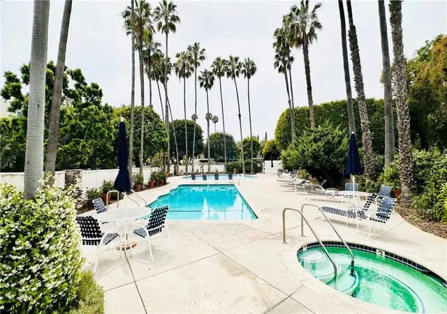 2nd image of 239 S Barrington Ave, Los Angeles, CA 90049