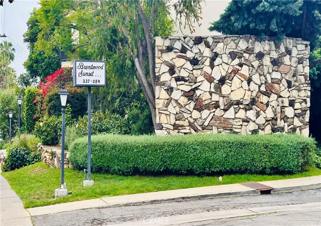23rd image of 239 S Barrington Ave #F8, Los Angeles, CA 90049 | MLS# TR26074246