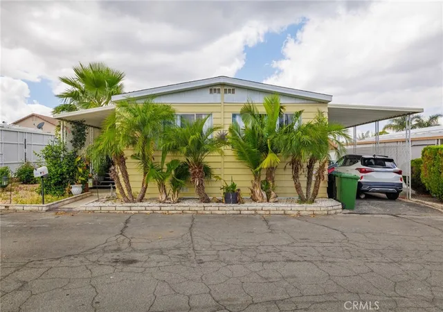 Photo 2 of Manufactured home for sale at 881 N Lake #219, Hemet, CA 92544 | MLS# SW26075233 | Listing updated on 2026-04-08
