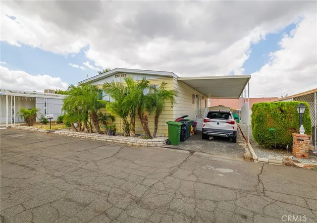 Photo 2 of Manufactured home for sale at 881 N Lake #219, Hemet, CA 92544 | MLS# SW26075233 | Listing updated on 2026-04-08