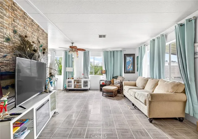 Photo 4 of Manufactured home for sale at 881 N Lake #219, Hemet, CA 92544 | MLS# SW26075233 | Listing updated on 2026-04-08