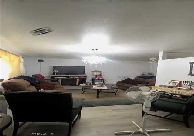 2nd image of 913 Cherry Hills Dr, Bakersfield, CA 93309 | MLS# SR26075527