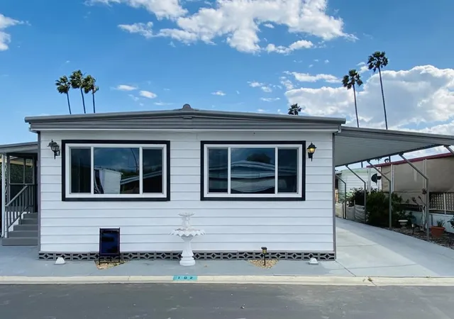Photo 2 of Manufactured home for sale at 601 N Kirby St #102, Hemet, CA 92545 | MLS# 219146052PS | Listing updated on 2026-06-05