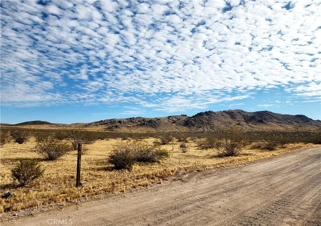 1st image of 0 Buckhorn Trl, Helendale, CA 92342 | MLS# ND26075518