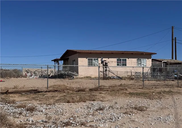 2nd image of 25617 Jasper Rd, Barstow, CA 92311 | MLS# HD26075676