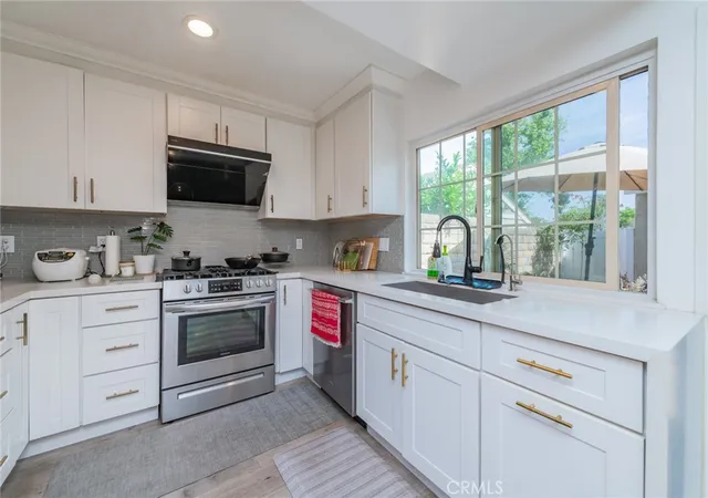 Photo 3 of Townhouse for sale at 8 Deodar, Irvine, CA 92604 | MLS# OC26075295 | Listing updated on 2026-09-30
