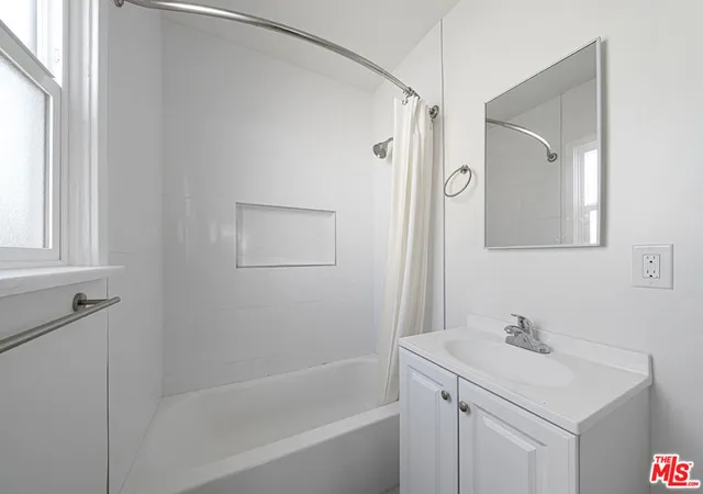 36th image of 649 Rose Ave, Venice, CA 90291 | MLS# 26664387
