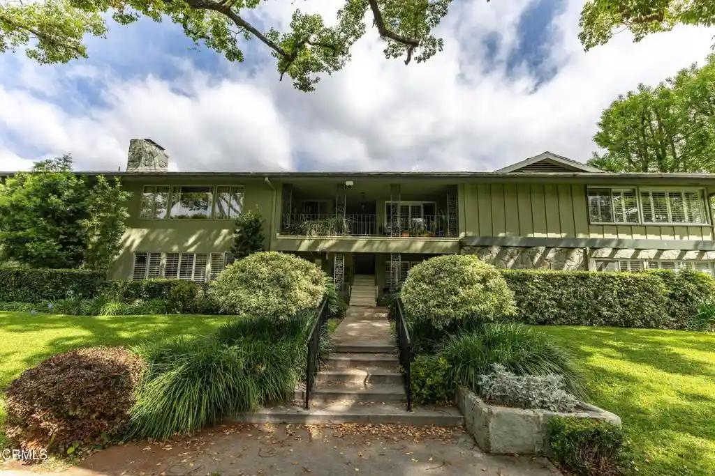 Listing Photo 2 - Condo for sale in 335 S Orange Grv Blvd located at 335 S Orange Grv Blvd, Pasadena, CA 91105 - Unit 335 S Orange Grv Blvd
