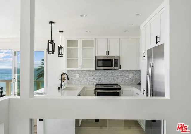 Homes for sale in Malibu, CA | 11838 Ebbtide Ln, Malibu, CA 90265 | MLS# 26673753