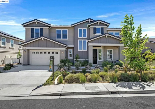 Photo 1 of Single family home for sale at 271 Eagle Nest Dr, Oakley, CA 94561 | MLS# 41130178 | Listing updated on 2026-10-01