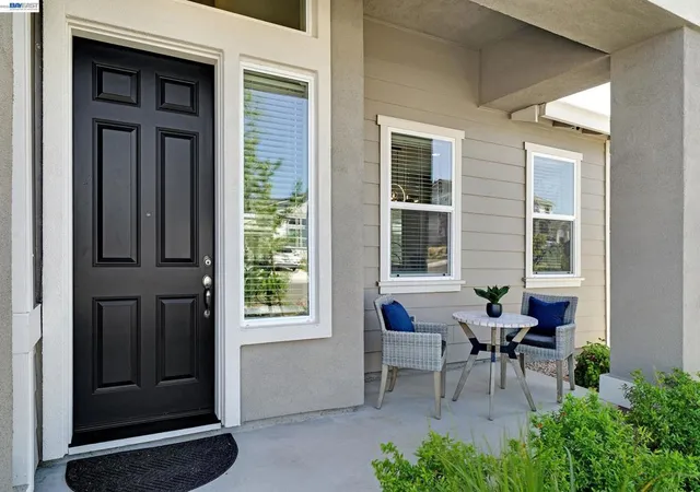 Photo 3 of Single family home for sale at 271 Eagle Nest Dr, Oakley, CA 94561 | MLS# 41130178 | Listing updated on 2026-10-01