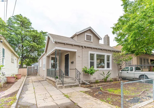 2nd image of 318 E Pine St, Stockton, CA 95204 | MLS# 41130207