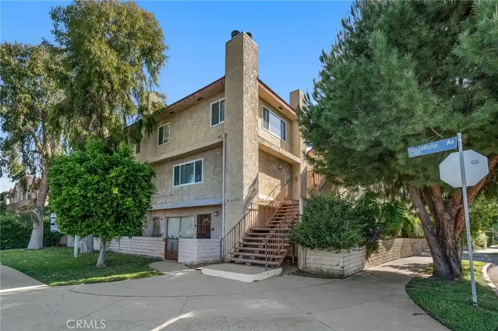 Listing Photo 1 - Condo for sale in 6438 Hazeltine Ave located at 6438 Hazeltine Ave, Green Valley, CA 91401 - Unit 6438 Hazeltine Ave
